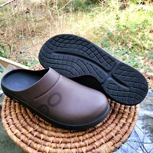 Unisex Oofos Brown Comfort Recovery Clog EU 45 Men US 12 / Women 14 Lightweight.